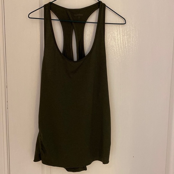 Manduka open back Medium olive tank. - Picture 5 of 5